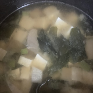 豆腐わかめ味噌汁